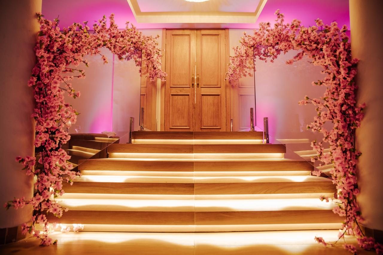 Salão decorado do Espaço Felicitá Pampulha em casamento