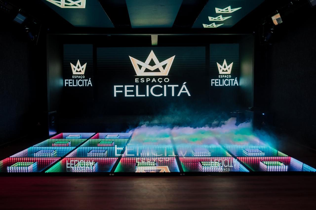 Celebração no salão do Espaço Felicitá Pampulha em casamento